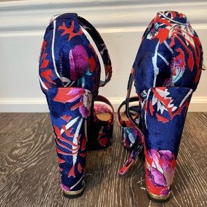 Chunky platform floral heels*** like new!